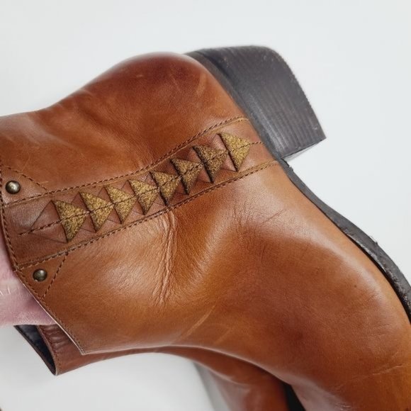 Clarks Maypearl Fawn Leather Light Brown Ankle Western Boot - Picture 9 of 16